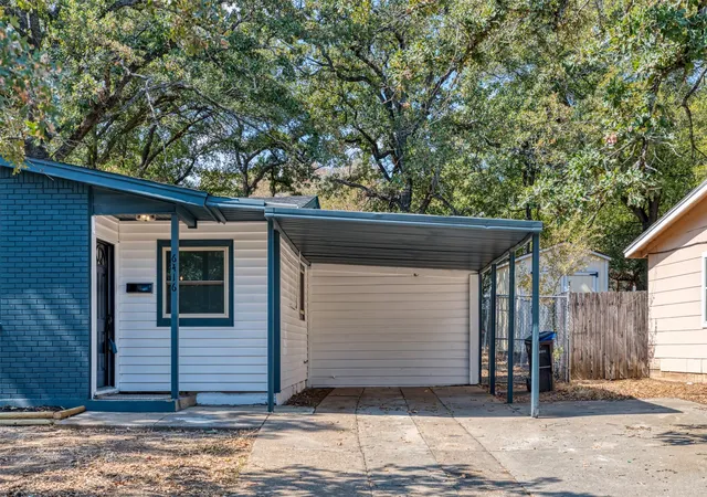 Photo 2 of Single family home for sale at 6416 Ava Ct Dr, Fort Worth, TX 76112 | MLS# 21355875 | Listing updated on 2026-09-19