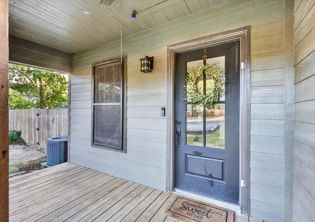 Photo 3 of Single family home for sale at 1090 Counts St, Stephenville, TX 76401 | MLS# 21390577 | Listing updated on 2026-10-06