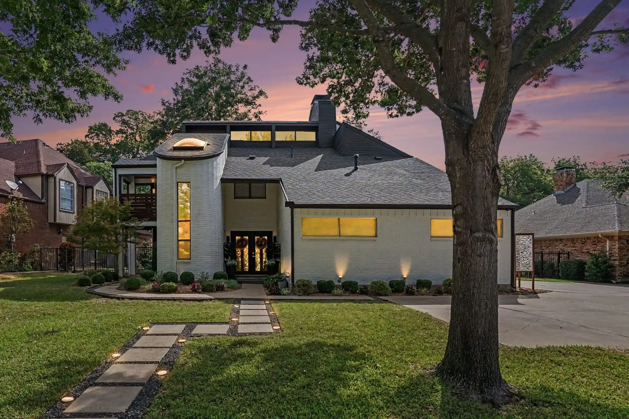 Photo 1 of Sale Pending at 2902 Ambleside Ln, Richardson, TX 75082 | MLS# 21388518 | Listing updated on 2026-10-11