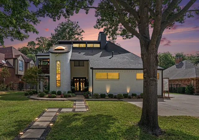 Photo 1 of Single family home for sale at 2902 Ambleside Ln, Richardson, TX 75082 | MLS# 21388518 | Listing updated on 2026-10-05