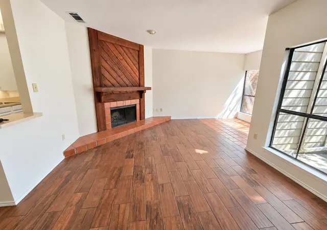 Photo 4 of Condo for sale at 9600 Royal Ln #102, Dallas, TX 75243 | MLS# 21389441 | Listing updated on 2026-09-19