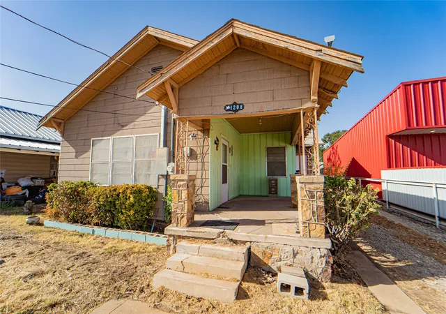 Photo 1 of Single family home for sale at 1208 W Walker St, Breckenridge, TX 76424 | MLS# 21388940 | Listing updated on 2026-09-19