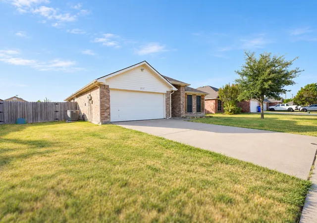 Photo 4 of Single family home for sale at 217 Windsor, Forney, TX 75126 | MLS# 21391079 | Listing updated on 2026-09-26