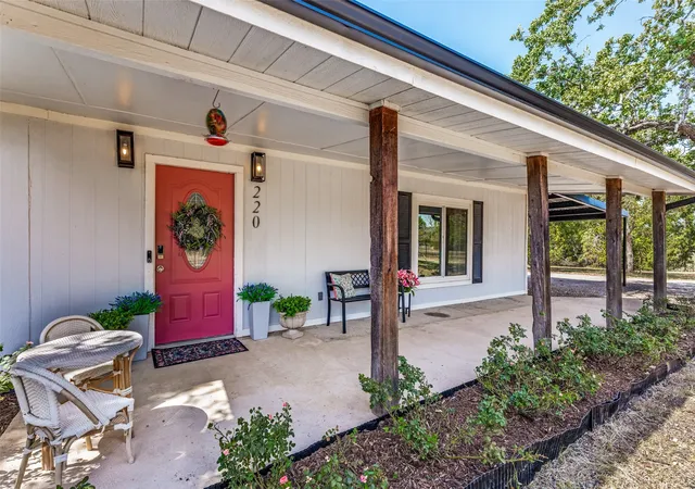 Photo 3 of Single family home for sale at 220 Ash Crk Dr W, Azle, TX 76020 | MLS# 21391081 | Listing updated on 2026-10-07