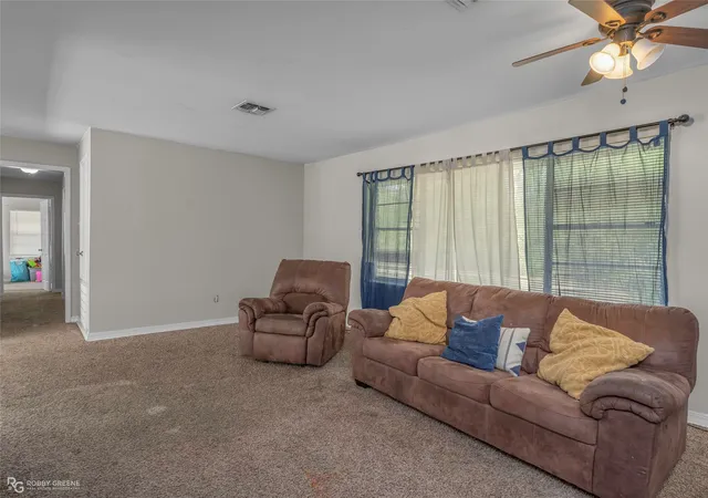 Photo 3 of Single family home for sale at 900 Lincoln Dr, Shreveport, LA 71107 | MLS# 21391118 | Listing updated on 2026-09-19