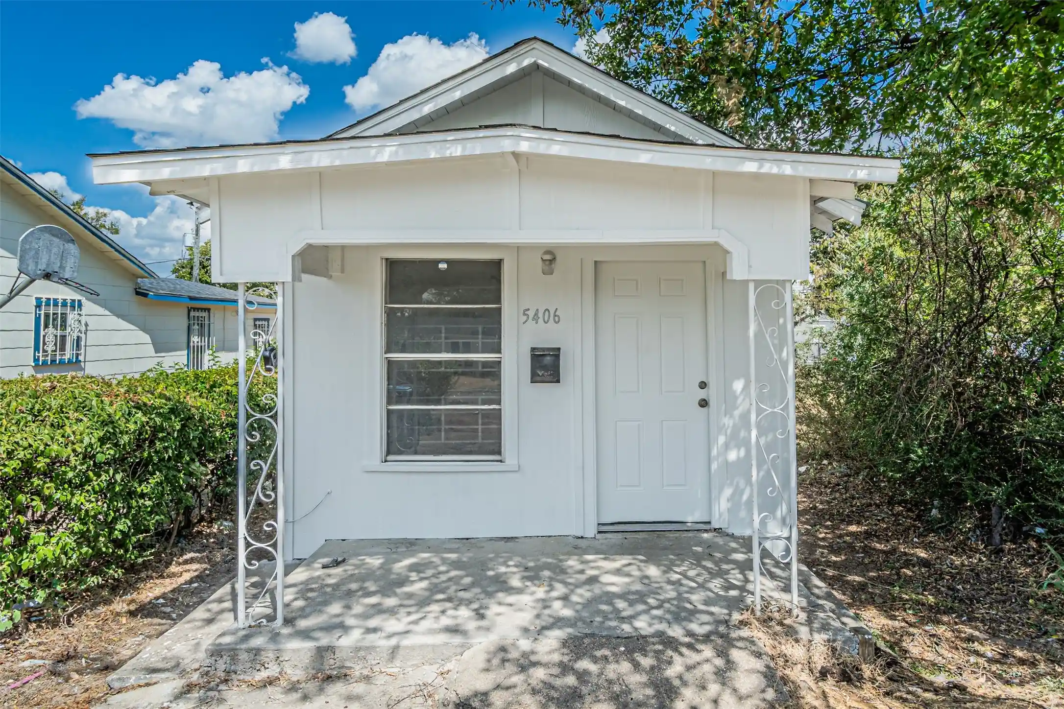 Photo 1 of Sale Pending at 5406 Houghton Ave, Fort Worth, TX 76107 | MLS# 21391032 | Listing updated on 2026-10-26