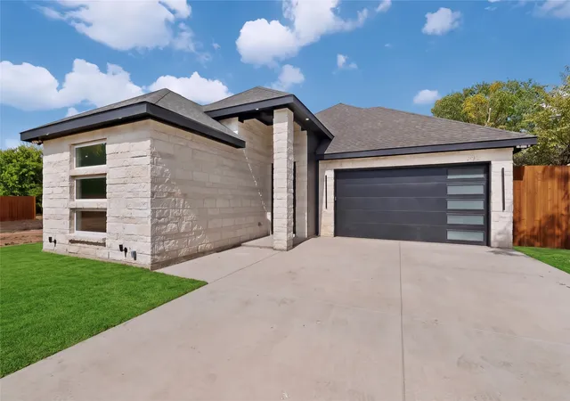 Photo 2 of Single family home for sale at 1717 Pear St, Dallas, TX 75215 | MLS# 21390756 | Listing updated on 2026-09-19