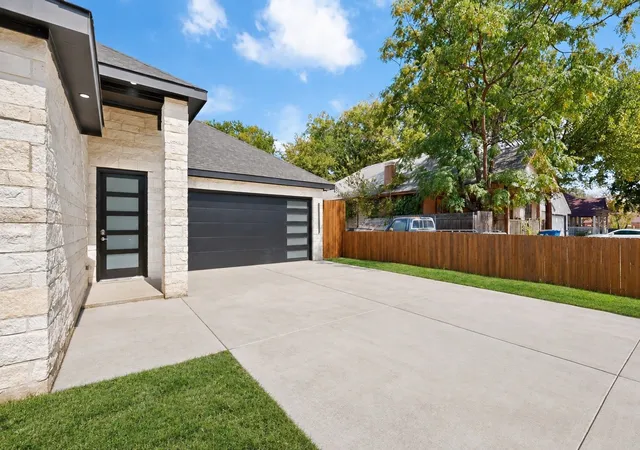 Photo 3 of Single family home for sale at 1717 Pear St, Dallas, TX 75215 | MLS# 21390756 | Listing updated on 2026-09-19