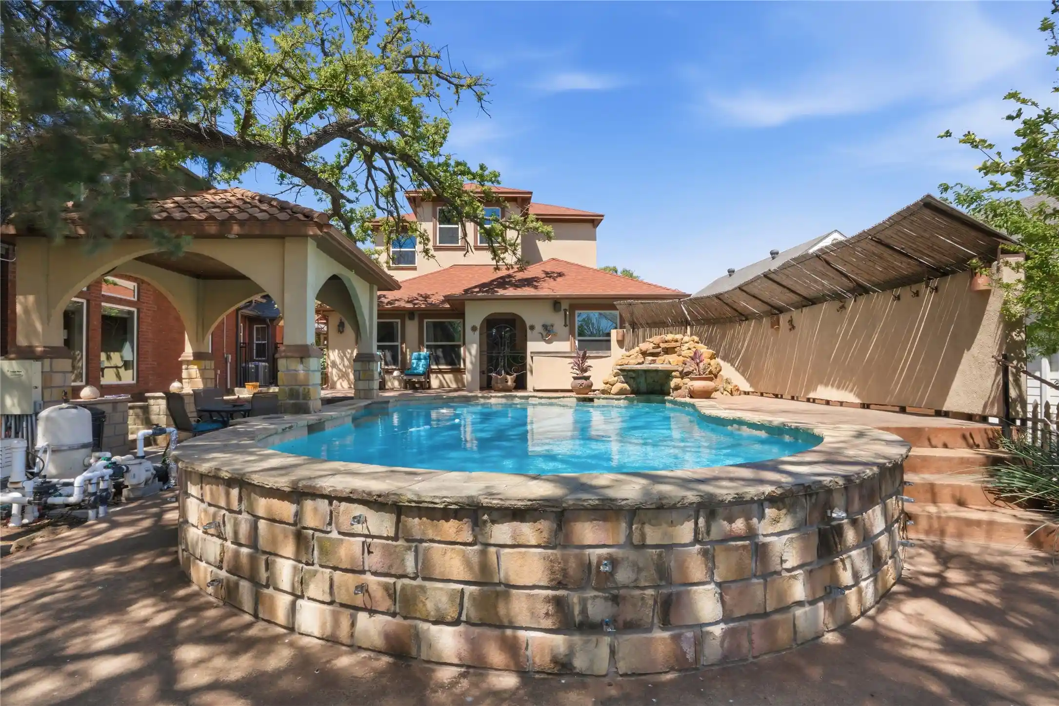 Photo 1 of Single family home for sale at 108 Marina View Ct, Weatherford, TX 76087 | MLS# 21367493 | Listing updated on 2026-10-16