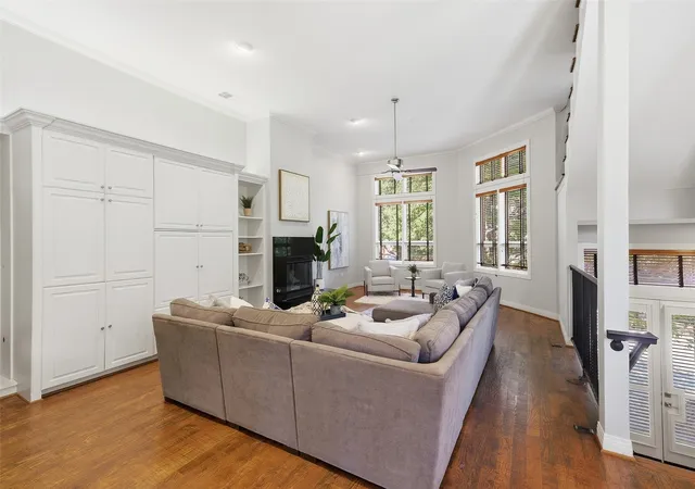 Photo 2 of Townhouse for sale at 5012 Morris Ave, Addison, TX 75001 | MLS# 21385627 | Listing updated on 2026-10-09