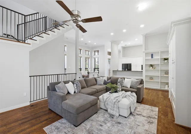 Photo 4 of Townhouse for sale at 5012 Morris Ave, Addison, TX 75001 | MLS# 21385627 | Listing updated on 2026-10-09