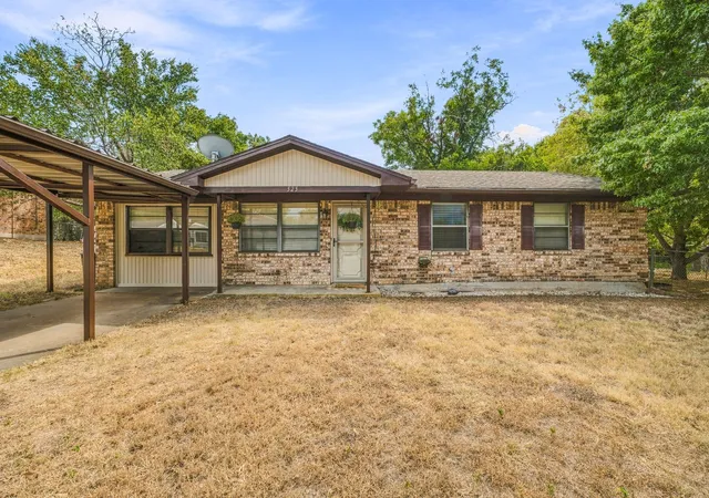 Photo 1 of Single family home for sale at 525 Vine St, Weatherford, TX 76086 | MLS# 21390247 | Listing updated on 2026-09-20
