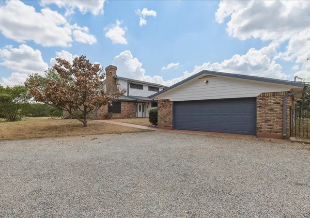 Photo 4 of Single family home for sale at 3604 Conveyor Dr, Burleson, TX 76028 | MLS# 21388095 | Listing updated on 2026-09-29
