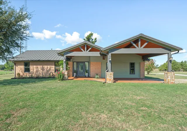 Photo 2 of Single family home for sale at 301 Vz County Rd 3412, Wills Point, TX 75169 | MLS# 21379932 | Listing updated on 2026-10-04