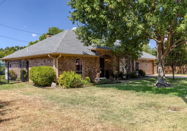 Photo 2 of Single family home for sale at 1200 April Dr, Sulphur Springs, TX 75482 | MLS# 21385775 | Listing updated on 2026-10-02