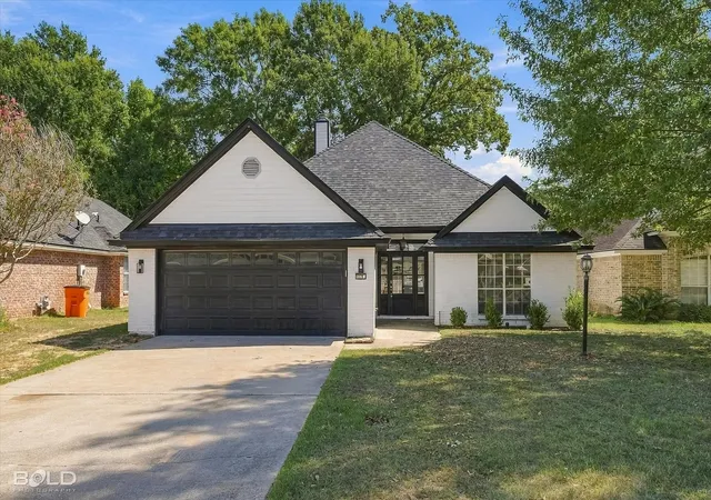Photo 3 of Sale Pending at 115 Red Fox Cir, Haughton, LA 71037 | MLS# 21391184 | Listing updated on 2026-09-28