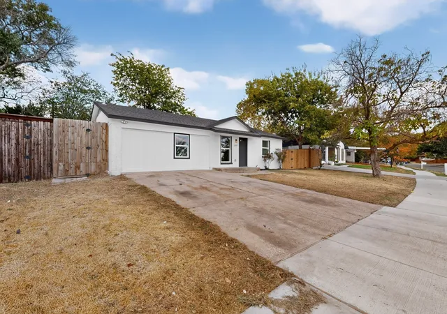 Photo 3 of Single family home for sale at 14405 Horseshoe Trl, Balch Springs, TX 75180 | MLS# 21390066 | Listing updated on 2026-09-20