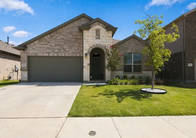 Photo 2 of Single family home for sale at 15532 Halstead Ln, Justin, TX 76247 | MLS# 21391214 | Listing updated on 2026-10-05