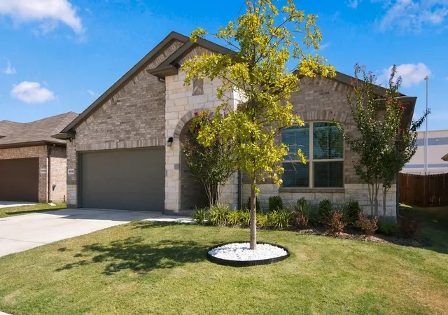 Photo 3 of Single family home for sale at 15532 Halstead Ln, Justin, TX 76247 | MLS# 21391214 | Listing updated on 2026-10-05
