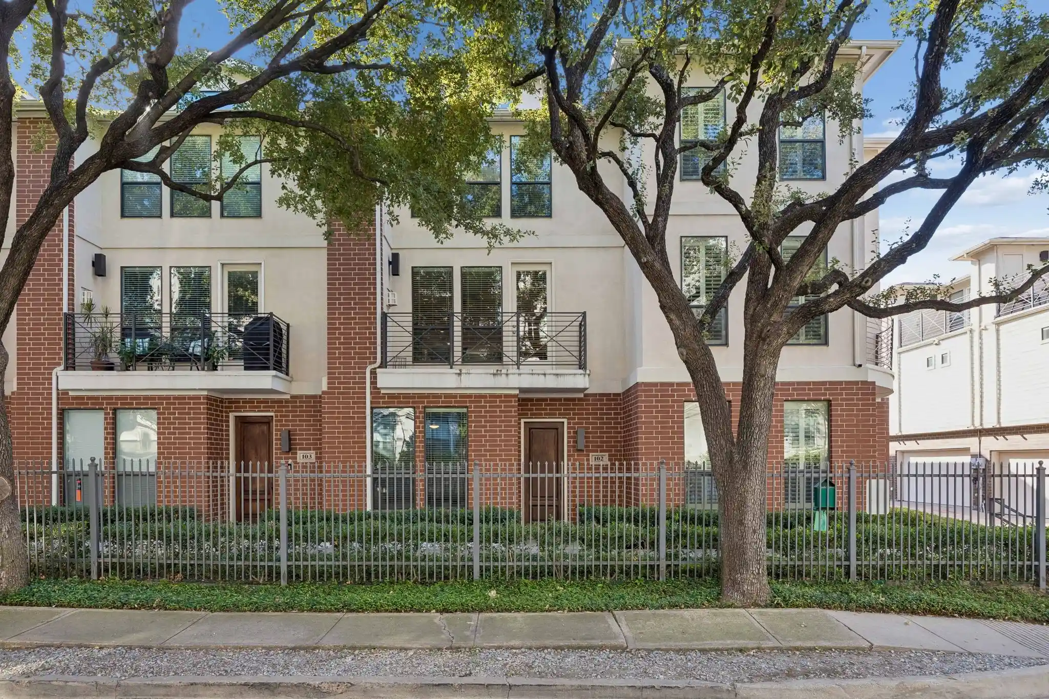 Photo 1 of Townhouse for sale at 2606 Shelby Ave #102, Dallas, TX 75219 | MLS# 21391197 | Listing updated on 2026-10-15