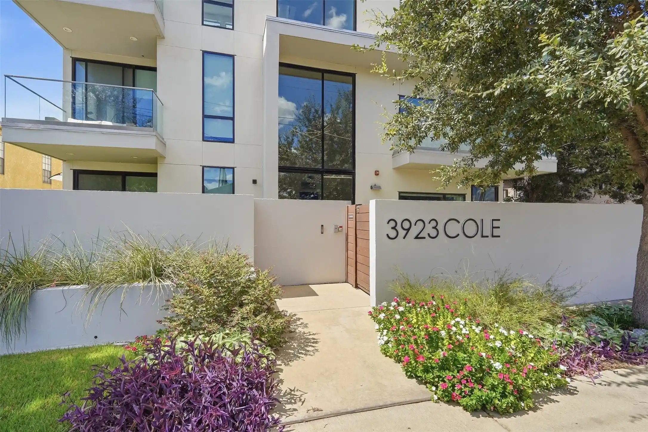 Listing Photo 1 - Condo for sale in 3923 Cole Ave located at 3923 Cole Ave, Dallas, TX 75204 - Unit #201