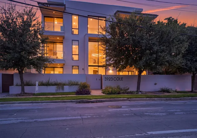Photo 3 of Condo for sale at 3923 Cole Ave #201, Dallas, TX 75204 | MLS# 21381284 | Listing updated on 2026-09-20