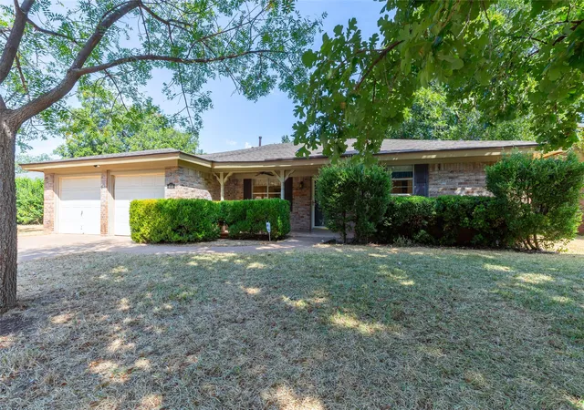 Photo 1 of Single family home for sale at 4018 Brook Holw Dr, Abilene, TX 79605 | MLS# 21390712 | Listing updated on 2026-10-09