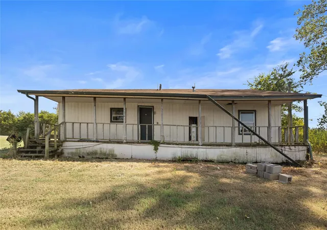 Photo 3 of Single family home for sale at 1901 E Texas St, Denison, TX 75021 | MLS# 21370913 | Listing updated on 2026-09-20