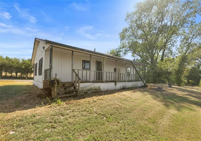 Photo 4 of Single family home for sale at 1901 E Texas St, Denison, TX 75021 | MLS# 21370913 | Listing updated on 2026-09-20