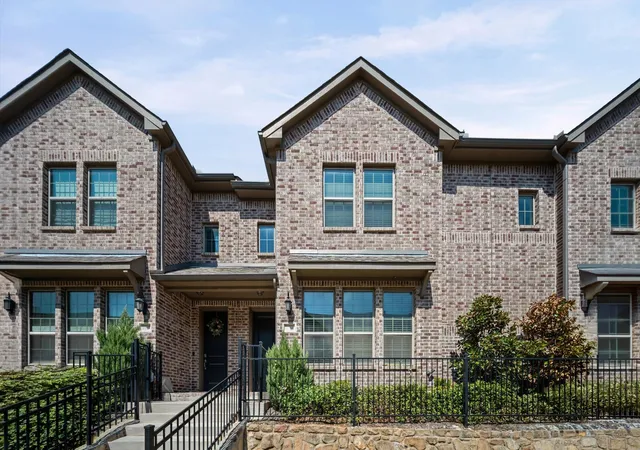 Photo 1 of Condo for sale at 905 Suma Dr, Euless, TX 76040 | MLS# 21390854 | Listing updated on 2026-10-08