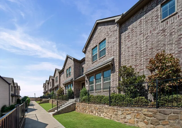 Photo 3 of Condo for sale at 905 Suma Dr, Euless, TX 76040 | MLS# 21390854 | Listing updated on 2026-10-08