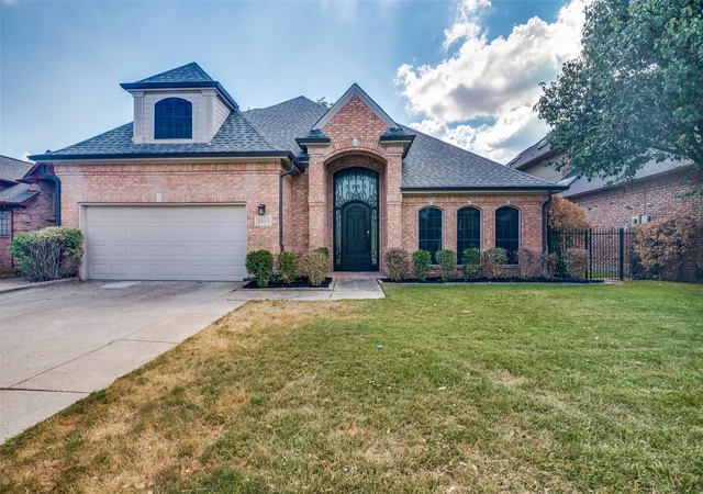 Photo 2 of Single family home for sale at 2907 Bluffview Dr, Garland, TX 75043 | MLS# 21391278 | Listing updated on 2026-10-10