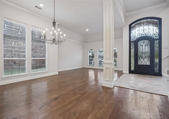 Photo 3 of Single family home for sale at 2907 Bluffview Dr, Garland, TX 75043 | MLS# 21391278 | Listing updated on 2026-10-10