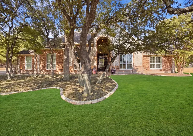 Photo 2 of Single family home for sale at 199 Deer Crk Dr, Aledo, TX 76008 | MLS# 21390449 | Listing updated on 2026-10-02