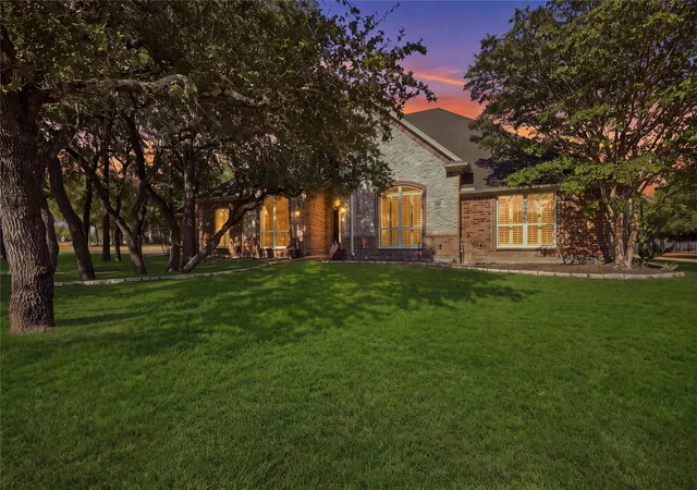 Photo 3 of Single family home for sale at 199 Deer Crk Dr, Aledo, TX 76008 | MLS# 21390449 | Listing updated on 2026-10-02