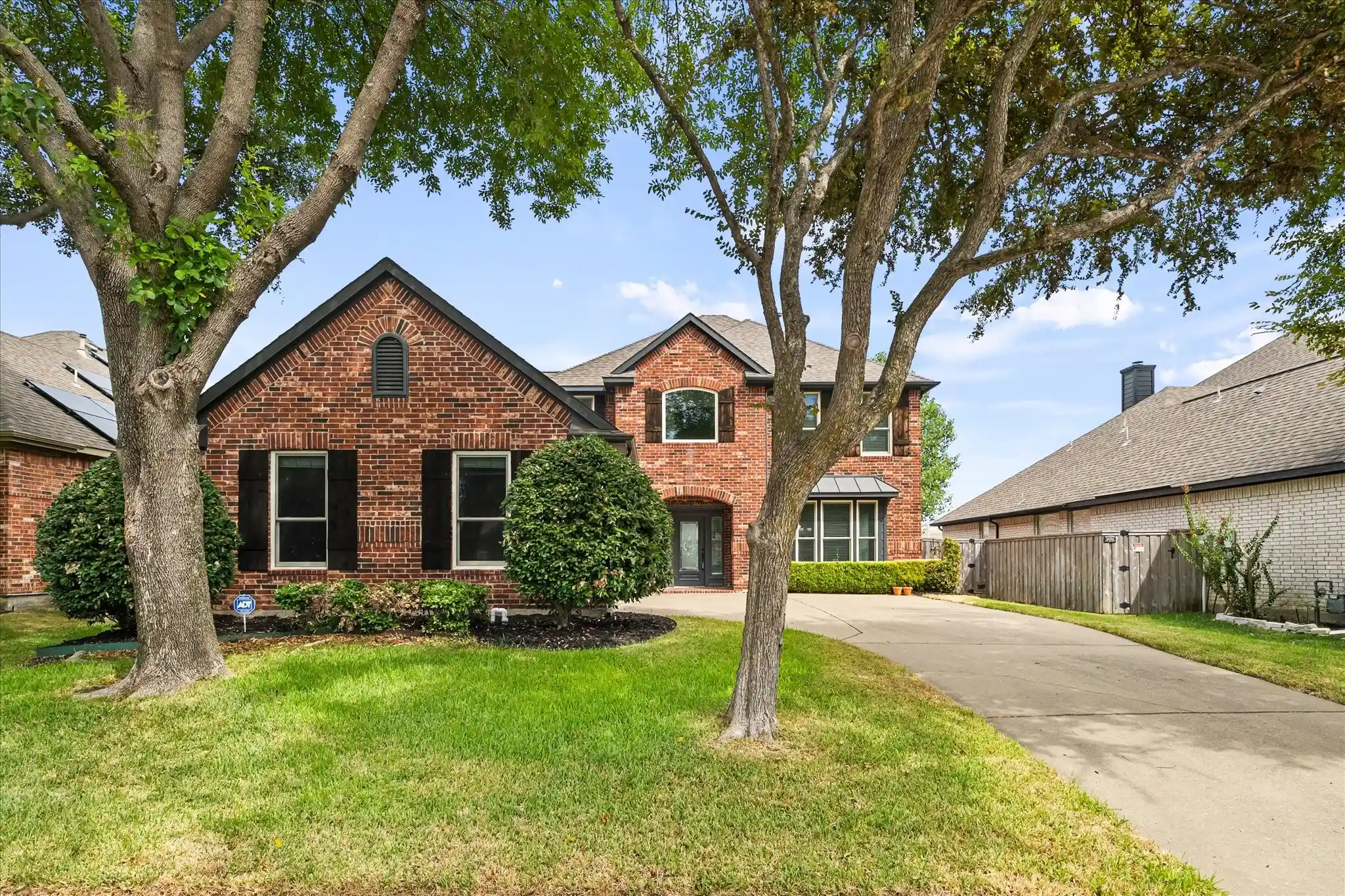 Photo 1 of Single family home for sale at 1902 Benedict Ct, Rowlett, TX 75088 | MLS# 21390524 | Listing updated on 2026-10-24