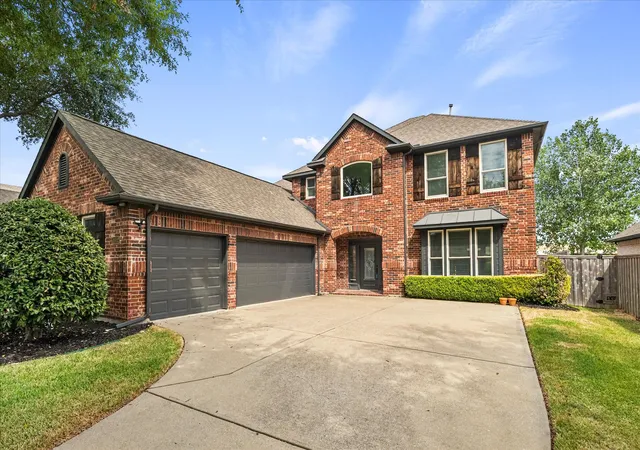 Photo 2 of Single family home for sale at 1902 Benedict Ct, Rowlett, TX 75088 | MLS# 21390524 | Listing updated on 2026-09-30