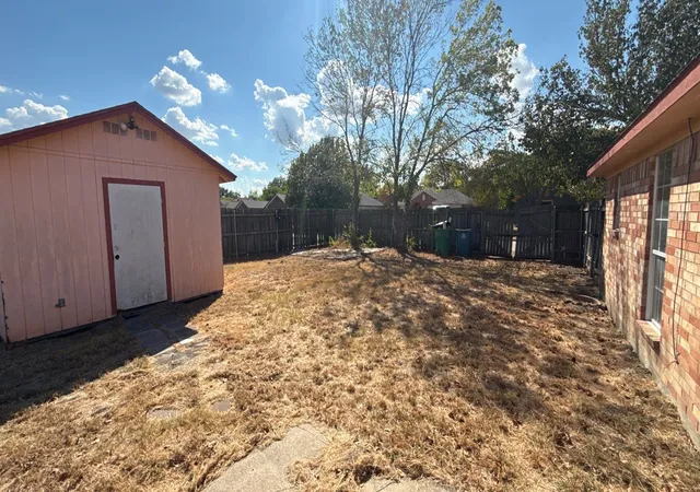 Photo 3 of Sale Pending at 700 Becky Ln, Kaufman, TX 75142 | MLS# 21391318 | Listing updated on 2026-10-01