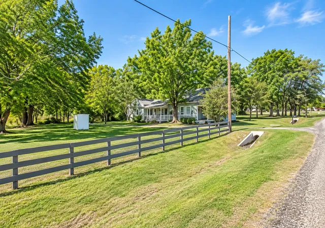 Photo 2 of Single family home for sale at 708 E Pine St, Edgewood, TX 75117 | MLS# 21391320 | Listing updated on 2026-10-01