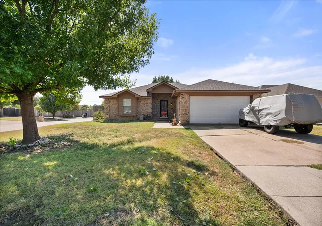 Photo 1 of Single family home for sale at 7 Mills Ct, Mansfield, TX 76063 | MLS# 21389722 | Listing updated on 2026-10-08