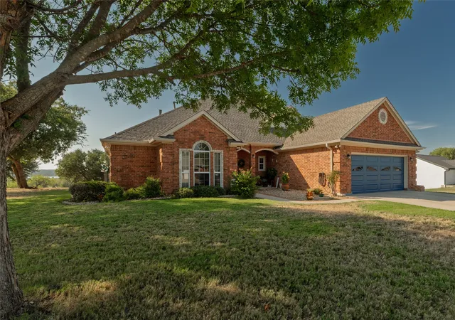 Photo 1 of Single family home for sale at 115 Lakeview Dr, Runaway Bay, TX 76426 | MLS# 21391232 | Listing updated on 2026-09-21