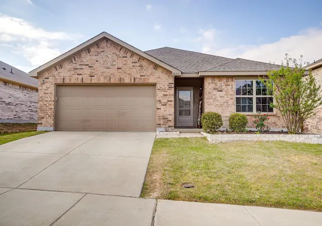 Photo 1 of Single family home for sale at 3033 Whitetail Chase Dr, Fort Worth, TX 76108 | MLS# 21385281 | Listing updated on 2026-09-21