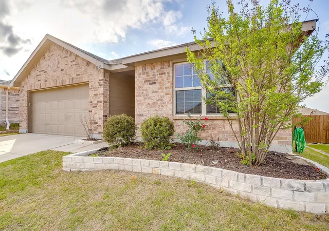 Photo 3 of Single family home for sale at 3033 Whitetail Chase Dr, Fort Worth, TX 76108 | MLS# 21385281 | Listing updated on 2026-09-21