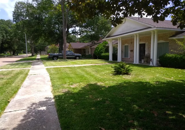 Photo 2 of Single family home for sale at 5951 Lattimer Dr, Houston, TX 77035 | MLS# 21385712 | Listing updated on 2026-09-21