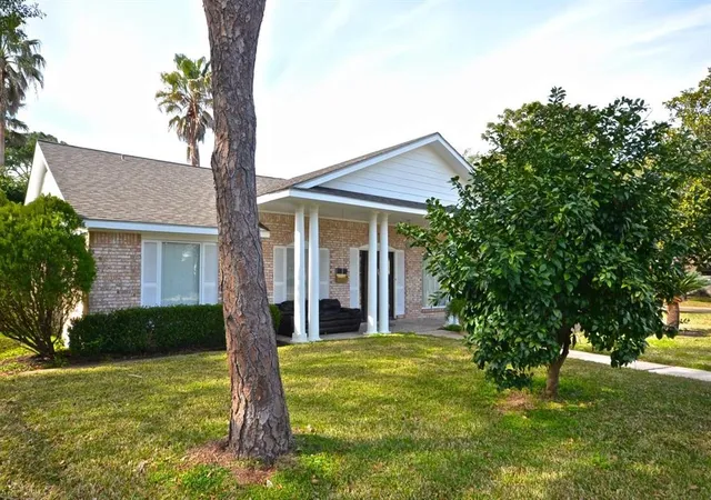 Photo 3 of Single family home for sale at 5951 Lattimer Dr, Houston, TX 77035 | MLS# 21385712 | Listing updated on 2026-09-21