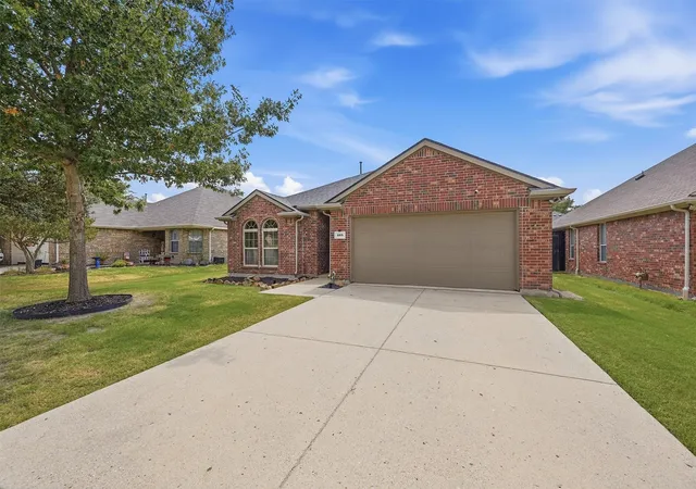 Photo 2 of Single family home for sale at 409 Bryn Mawr Ln, Van Alstyne, TX 75495 | MLS# 21390653 | Listing updated on 2026-09-21