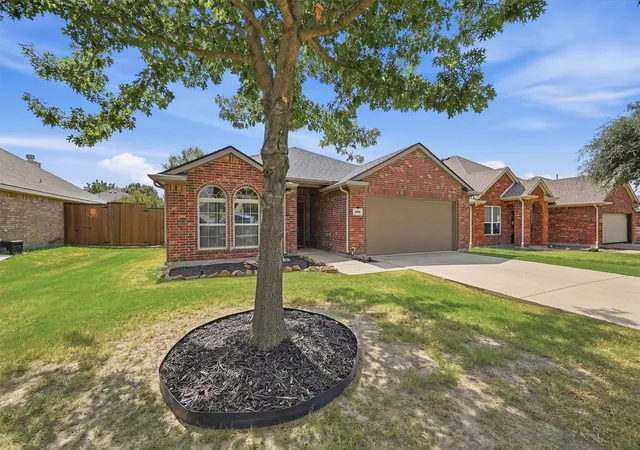 Photo 3 of Single family home for sale at 409 Bryn Mawr Ln, Van Alstyne, TX 75495 | MLS# 21390653 | Listing updated on 2026-09-21