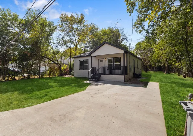 Photo 3 of Sale Pending at 333 Levant Ave, Dallas, TX 75217 | MLS# 21361933 | Listing updated on 2026-09-28
