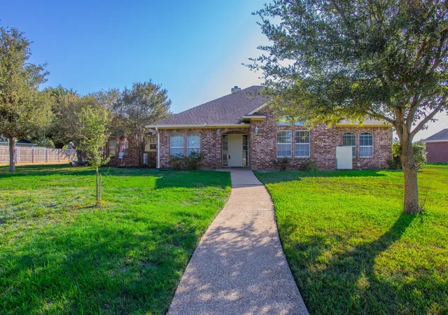 Photo 1 of Single family home for sale at 704 Saraatoga Dr, Robinson, TX 76706 | MLS# 21391405 | Listing updated on 2026-09-21