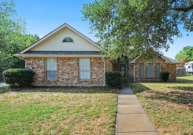 Photo 1 of Single family home for sale at 110 Mill Crk Ln, Weatherford, TX 76087 | MLS# 21368355 | Listing updated on 2026-10-08